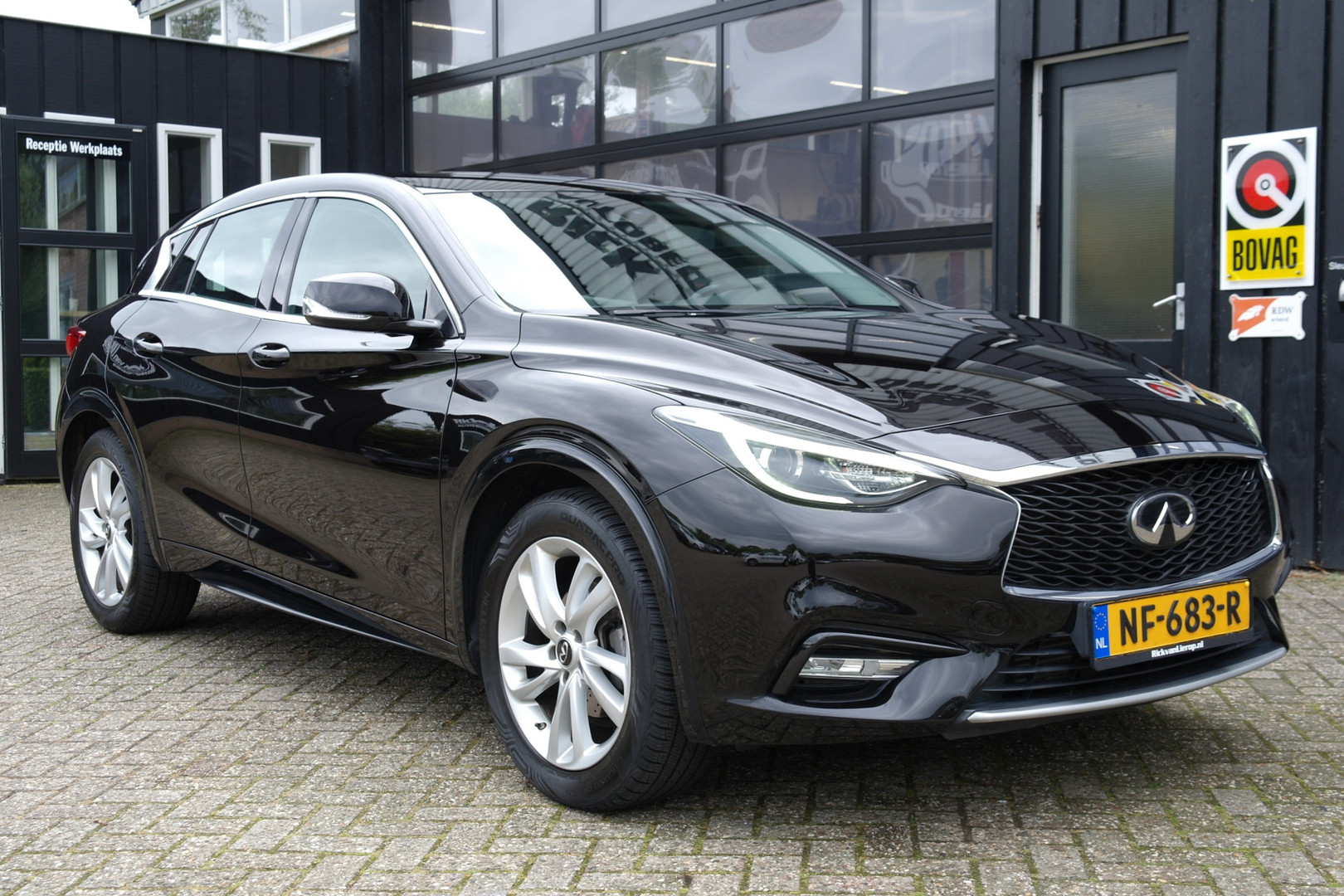 Infiniti Q30